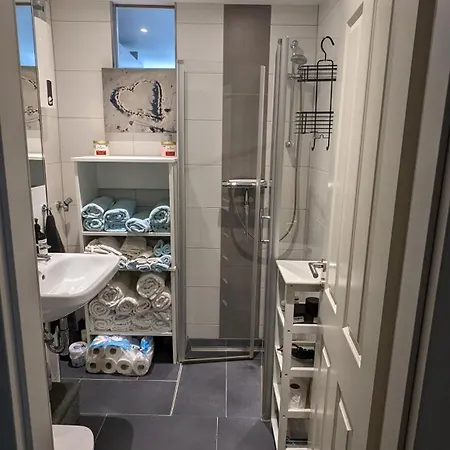 Cozy With Balcony - Charlottenburg Lägenhet *